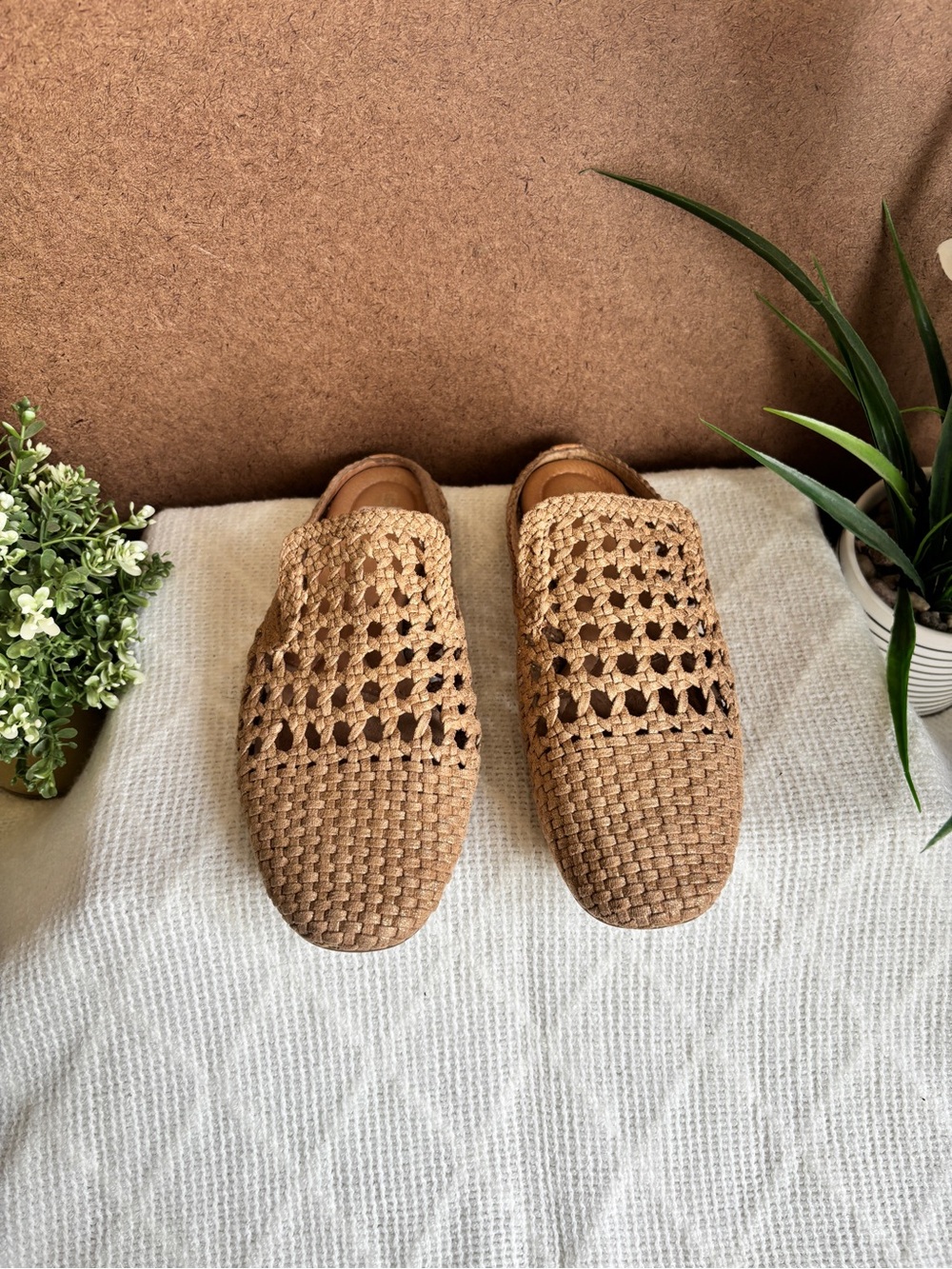 Born Woven Tan Leather Mule Slides Seashell Casual Cottagecore Loafers Size 9